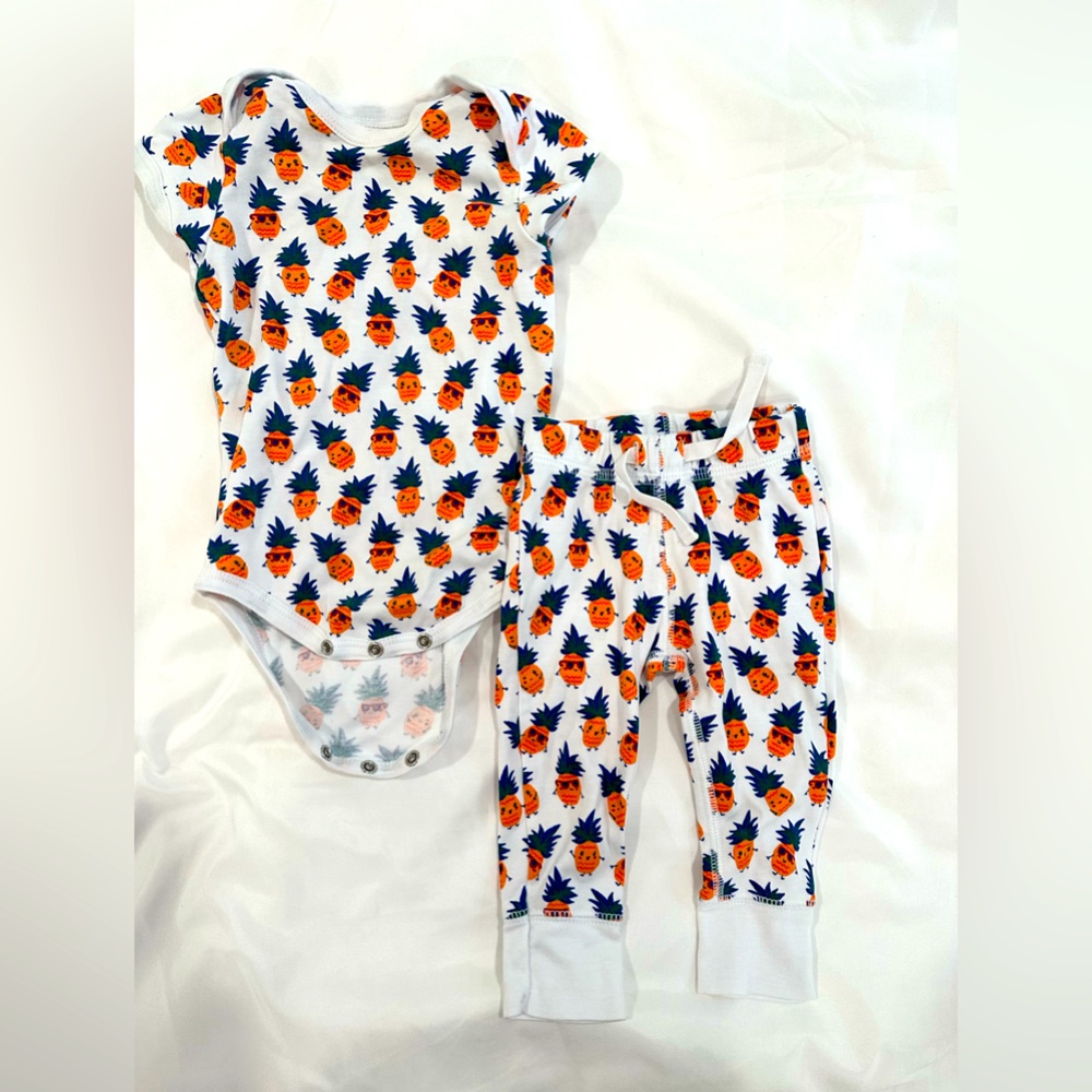 Roller Rabbit 3-6mo Pineapple Outfit Pajamas